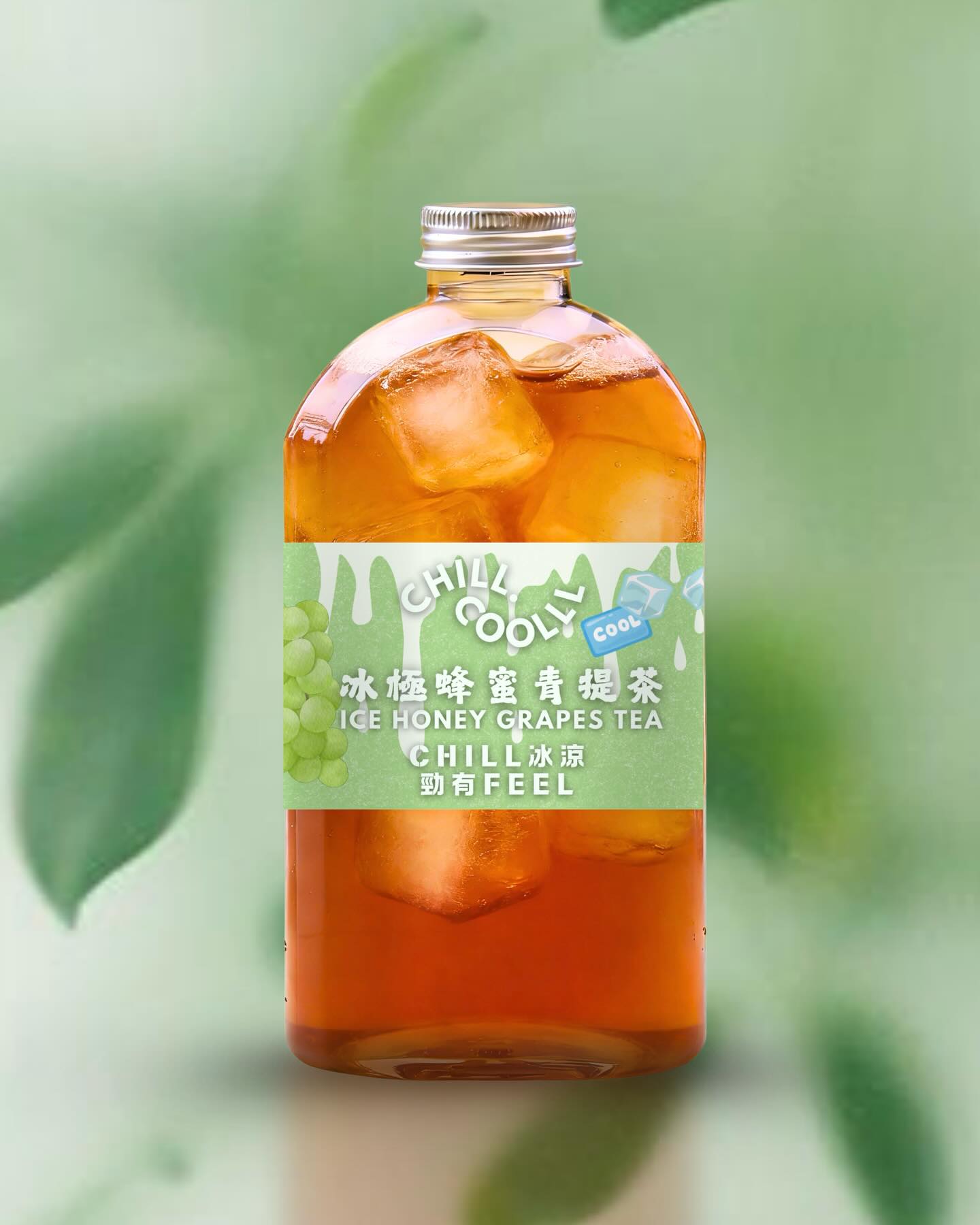 冰極蜂蜜青提茶支裝飲品，瓶內有冰塊並配以清新綠色背景
